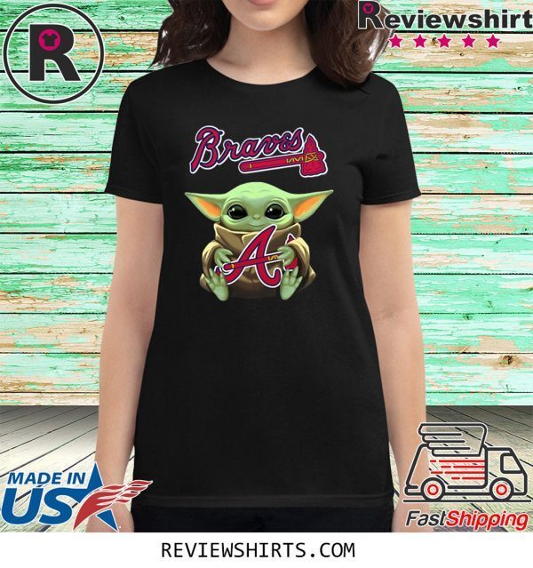 Baby Yoda Hug Atlanta Braves T-Shirt