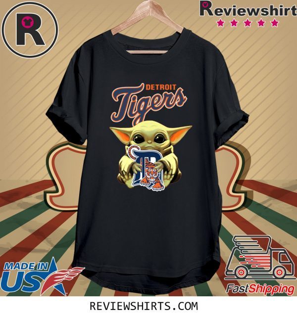 Baby Yoda Hug Detroit Tigers Tee Shirt