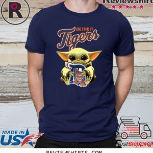 Baby Yoda Hug Detroit Tigers Tee Shirt