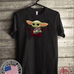 Baby Yoda Hug Georgia Bulldogs Shirt T-Shirt