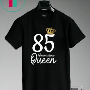 Born in 1935 My 85th Birthday Quarantine Queen Social Distancing Birthday 2020 T-Shirt