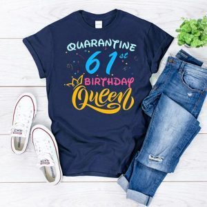 Born in 1959 My 61st Birthday Queen Quarantine Social Distancing Quarantined Birthday 2020 T-Shirt