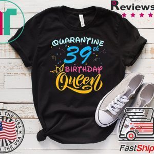 Born in 1977 My 43rd Birthday Queen Quarantine Social Distancing Quarantined Birthday 2020 T-Shirt