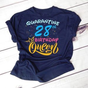 Born in 1992 My 28th Birthday Queen Quarantine Social Distancing Quarantined Birthday 2020 T-Shirt