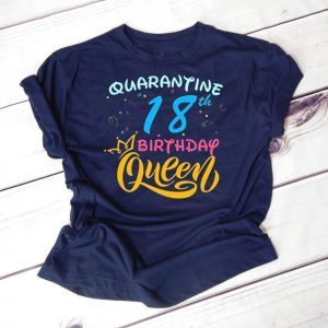 Born in 2002 My 18th Birthday Queen Quarantine Social Distancing Quarantined Birthday 2020 T-Shirt