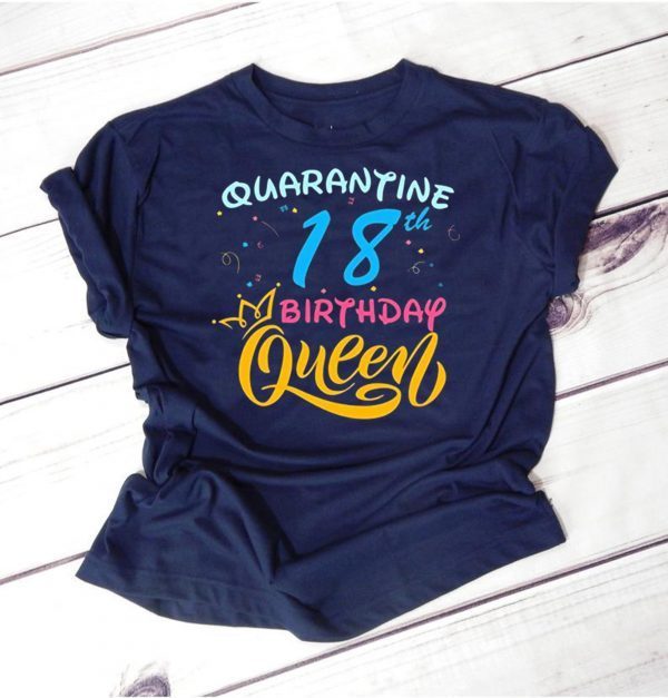 Born in 2002 My 18th Birthday Queen Quarantine Social Distancing Quarantined Birthday 2020 T-Shirt