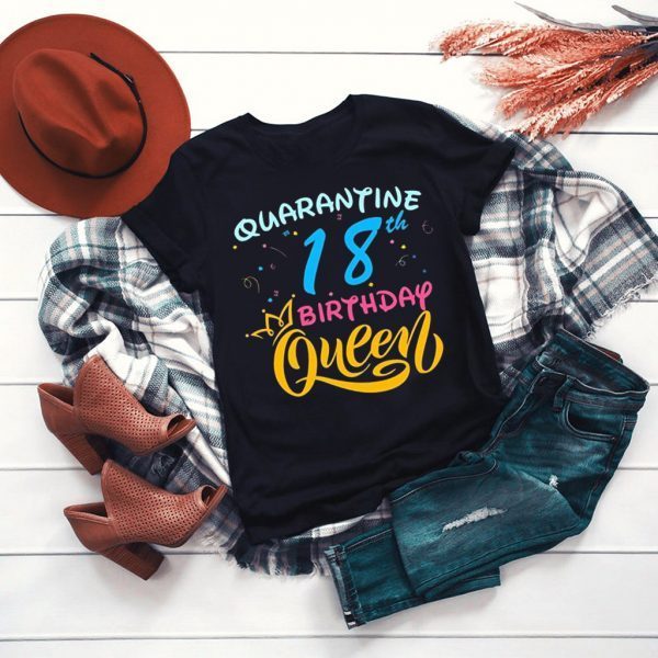 Born in 2002 My 18th Birthday Queen Quarantine Social Distancing Quarantined Birthday 2020 T-Shirt