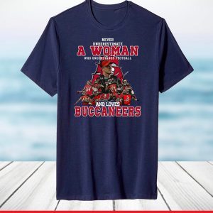 Tampa Bay Buccaneers Signatures Never Underestimate A Woman T-Shirt