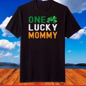 One Lucky Mommy St Patricks Day Women Mom Mother Shamrock T-Shirt