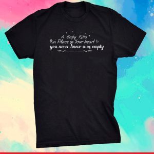 A baby fills a place in your heart Mother day 2021 Quots Gift T-Shirt