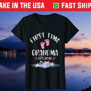 First Time Grandma 2021 Funny Promoted to Grandma Est 2021 Unisex T-Shirt
