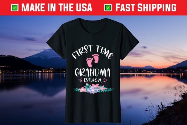 First Time Grandma 2021 Funny Promoted to Grandma Est 2021 Unisex T-Shirt