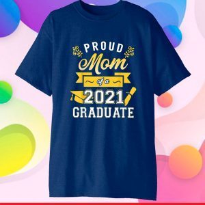 Proud Mom Of A 2021 Graduate Funny Graduate 2021 Mothers Day Classic T-Shirt
