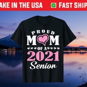 Proud Mom Of A 2021 Senior Student Son Daughter Mother Unisex T-Shirt