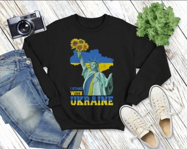 I Stand With Ukraine Statue of Liberty T-Shirt